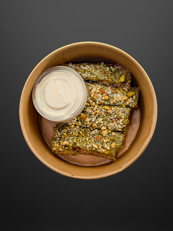 Strawberry & Pistachio Baked Overnight Oats